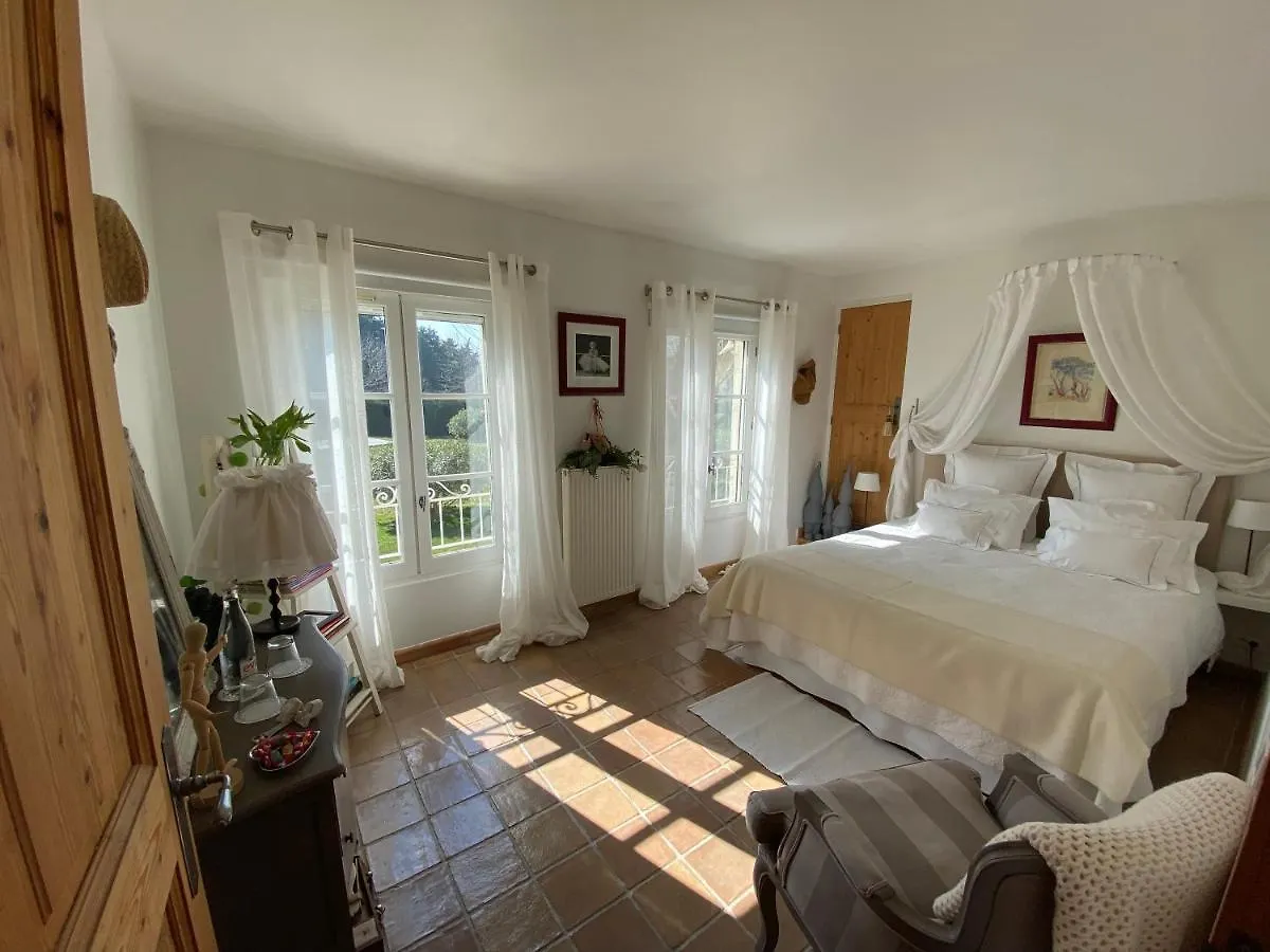 La Ferme De Gigognan Bed and Breakfast Avignon 2*,  Frankrig