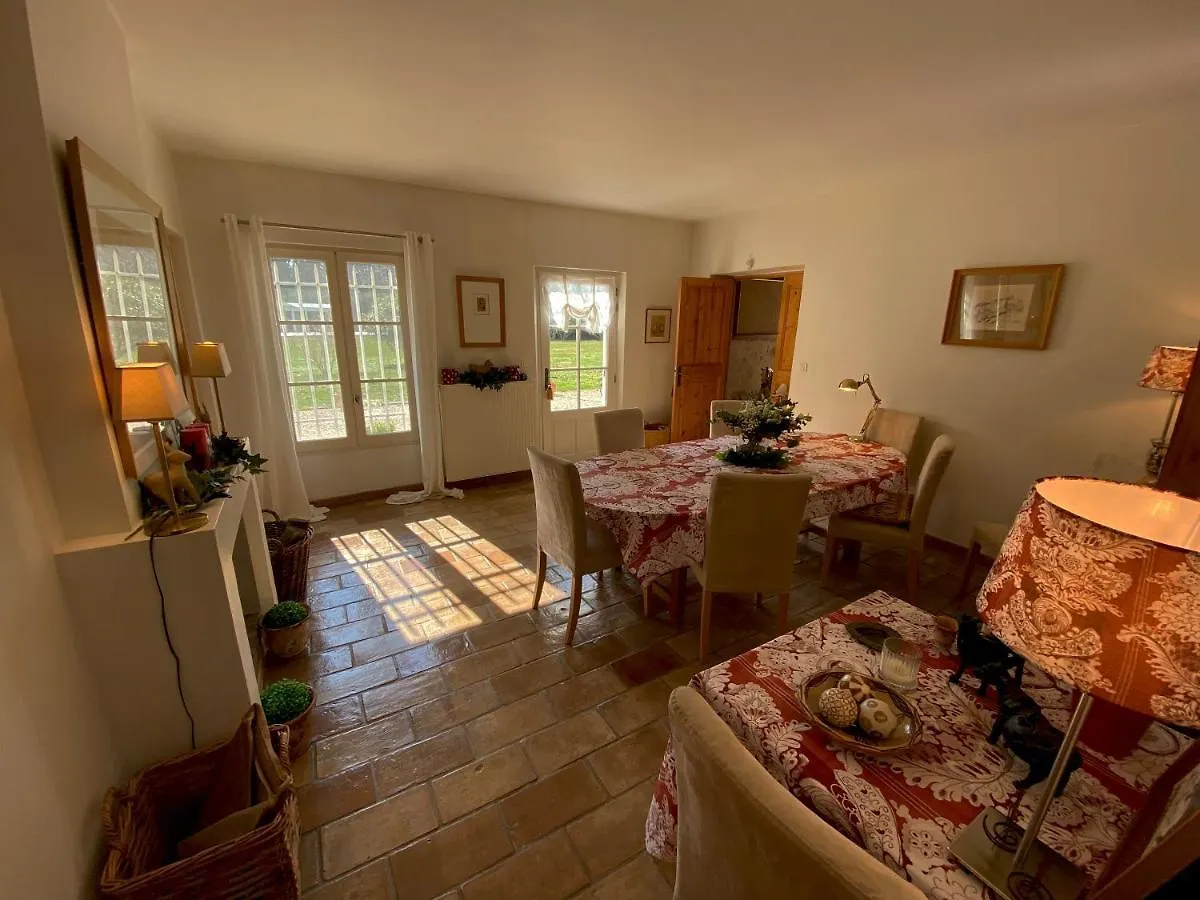 La Ferme De Gigognan Bed and Breakfast Avignon 2*,