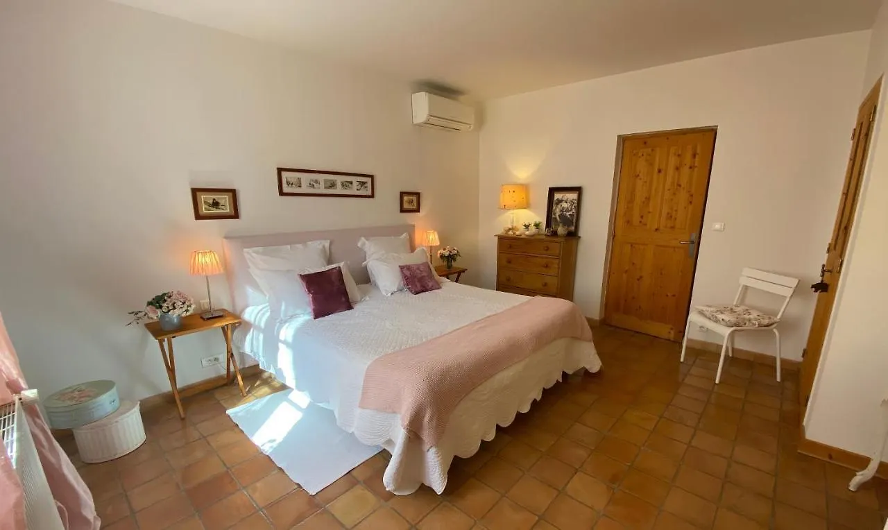 La Ferme De Gigognan Bed and Breakfast Avignon 2*,