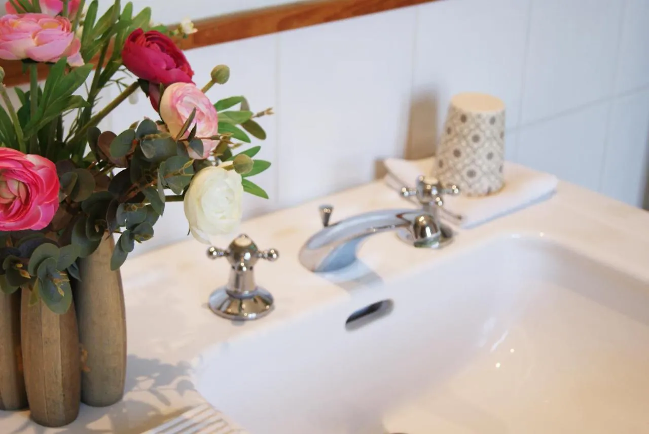 La Ferme De Gigognan Bed and Breakfast Avignon 2*,  Frankrig