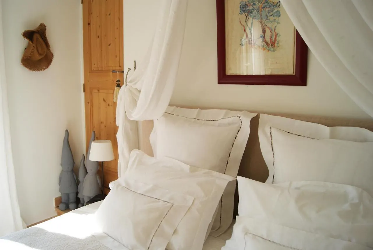 La Ferme De Gigognan Bed and Breakfast Avignon Bed & Breakfast