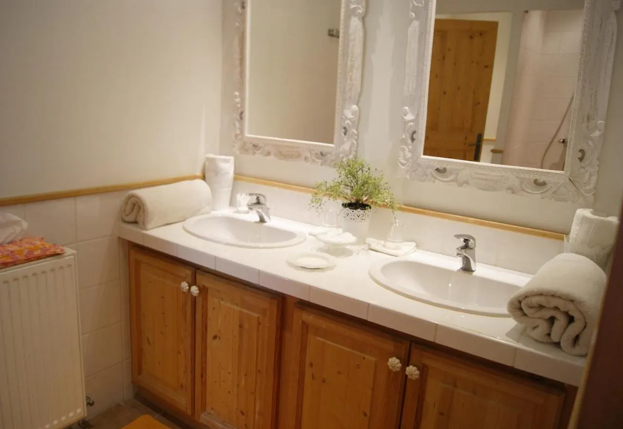 Bed & Breakfast La Ferme De Gigognan Bed and Breakfast Avignon